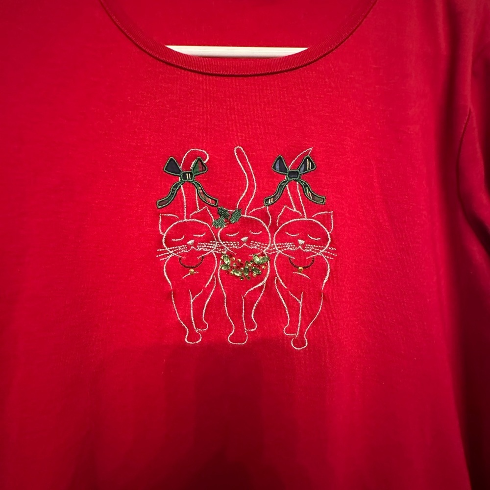 Vintage Y2K Red Long Sleeve Tee with Cute Holiday Cats Design Size Large